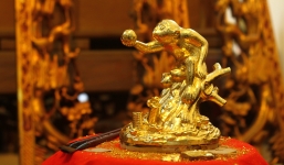 Cận cảnh 99 chú khỉ dát vàng 9,9 triệu đồng/con